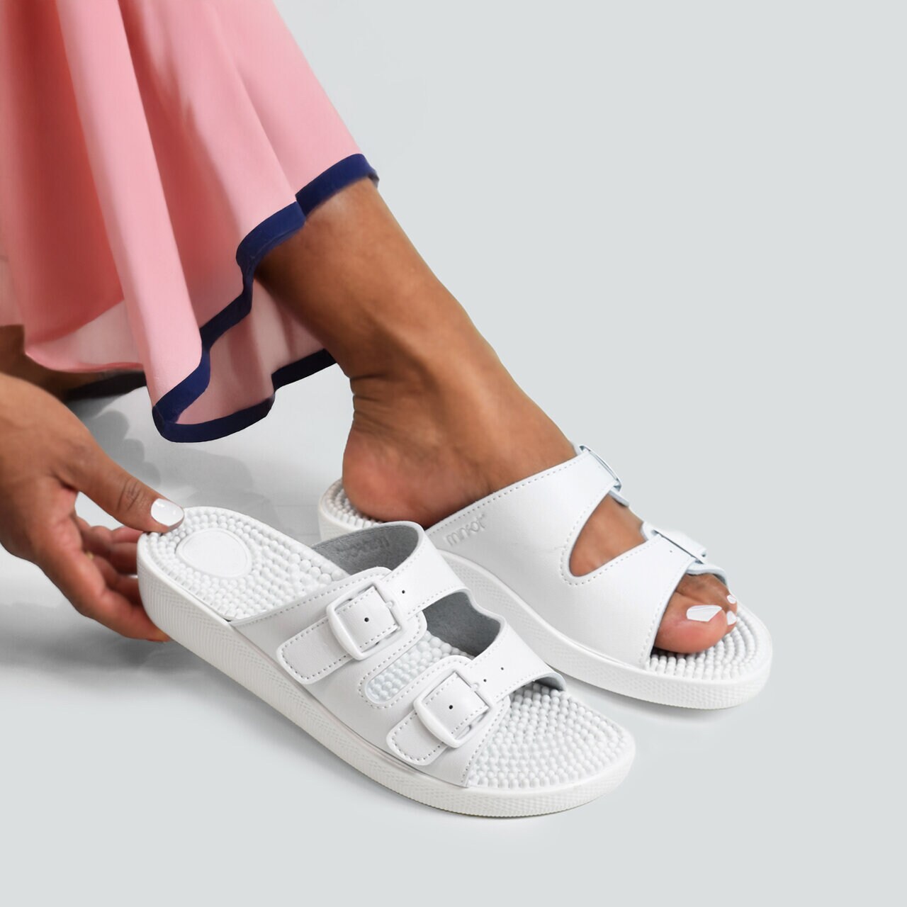 https://www.flawlesswalk.com/pub_docs/files/Minfot-massage.jpg